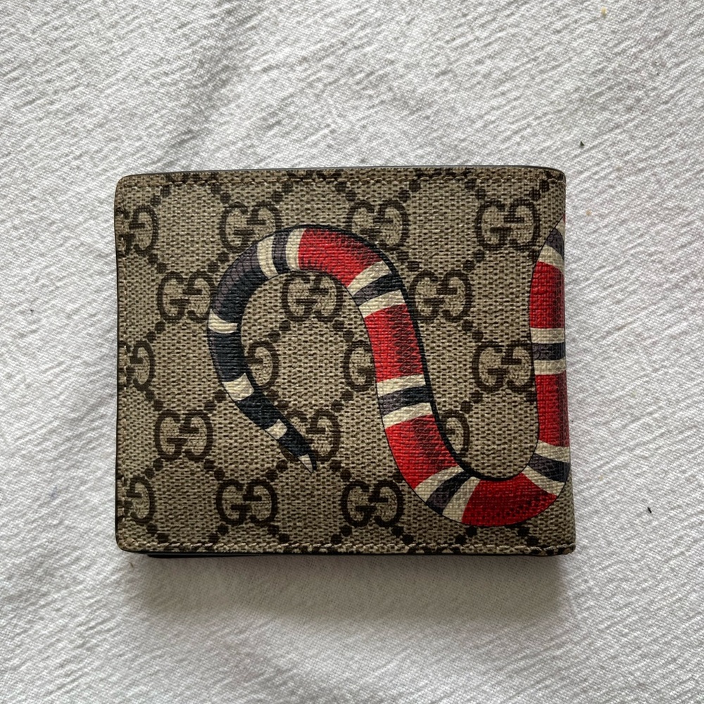 Gucci Men's Tan 8 Card Holder Bifold Wallet with Red Snake Motif - Picture 2 of 16